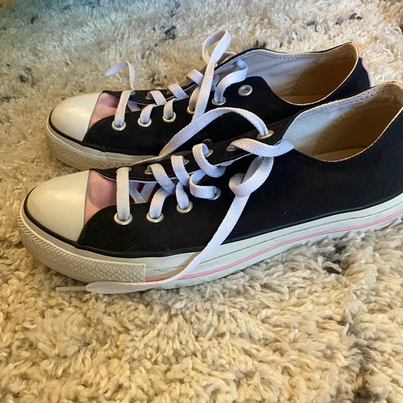 Black and pink Converse - Picture 1 of 2